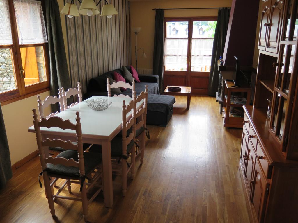 Apartaments El Ribal Valencia D'Aneu Exterior foto